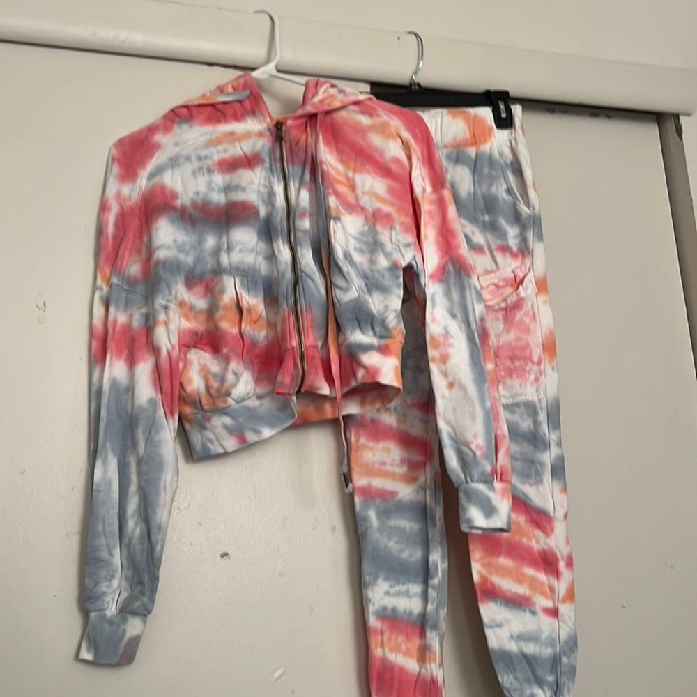 Tie Dye Sweatsuit!